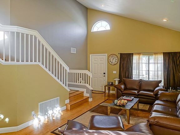 3rd image of 30517 Jasmine Valley Dr