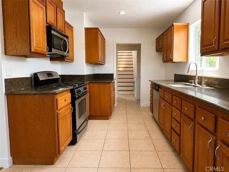 1180 Langley Way — Photo 6