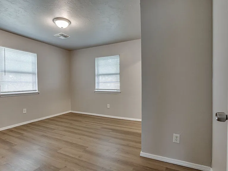 1005 SW 63rd St — Photo 34