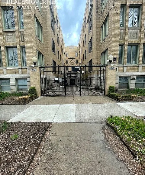 120 Seward St #302 — Photo 2