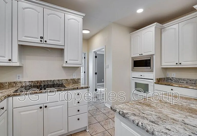 3937 Valley View Ln — Photo 14