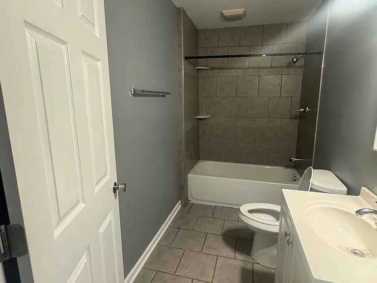 2425 Cedar St — Photo 5