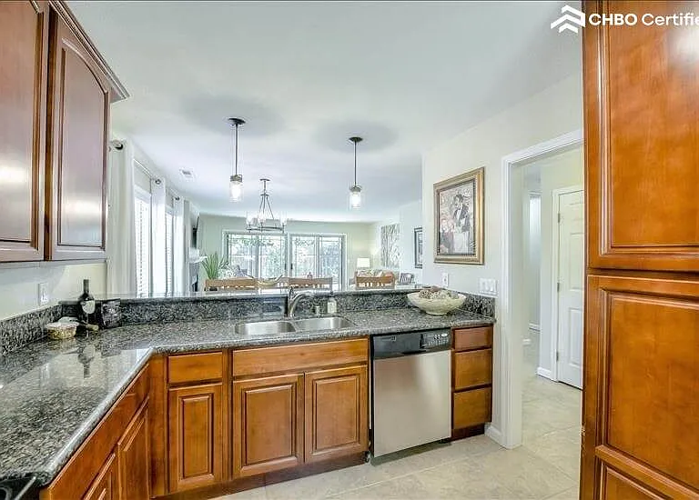 3911 Hills Ct — Photo 9