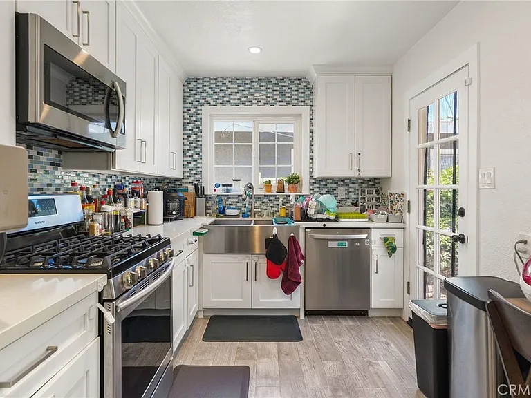 2358 Snowden Ave — Photo 13