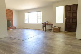 636 Eastview Way — Photo 2