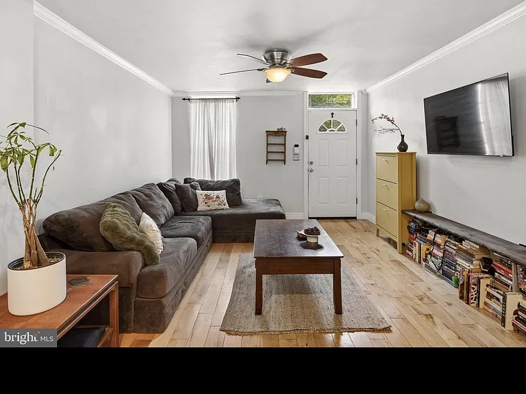 121 W Hamburg St — Photo 8