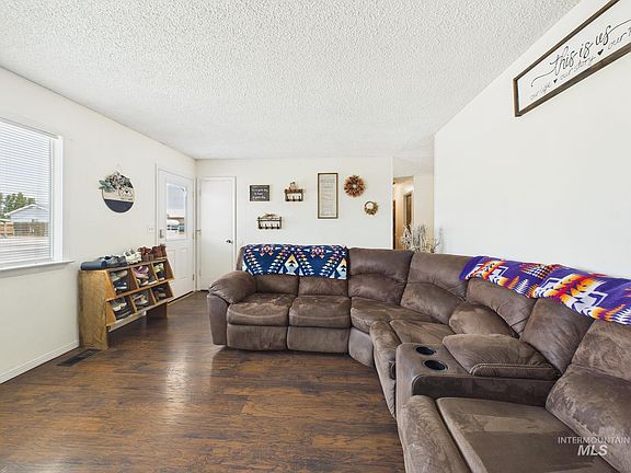 3rd image of 815 NW 2nd St