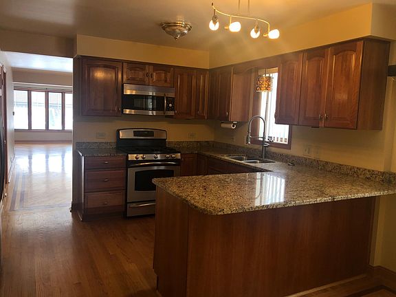 3rd image of 8841 N Chester Ave #1