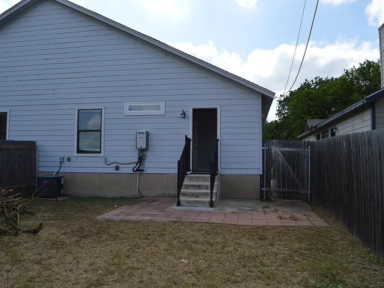 9404 Menchaca Rd — Photo 10