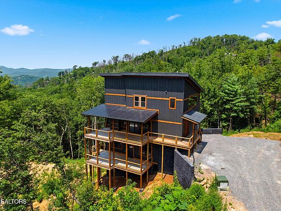 2nd image of 2046 Spurling Rd