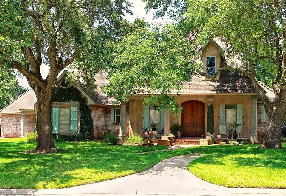 1st image of 2412 Oak Aly