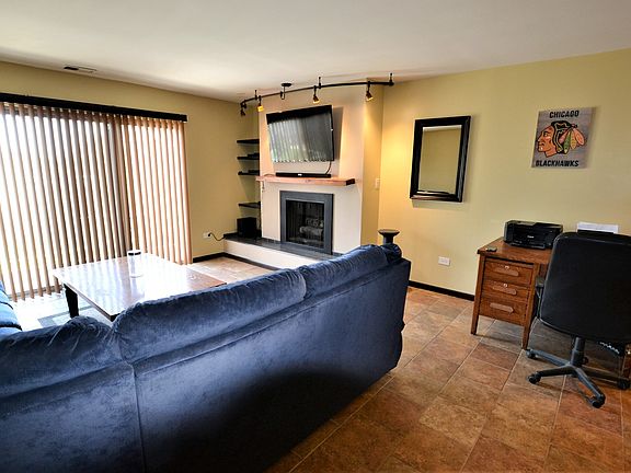 4th image of 9620 S Komensky Ave APT 201