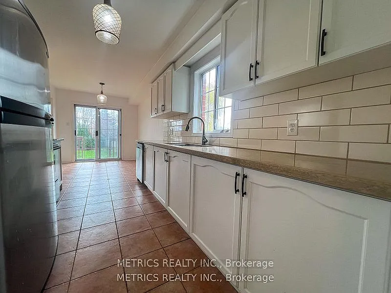 3 bed, $3,200 — Photo 3