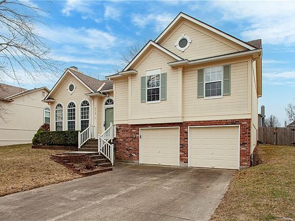 3rd image of 413 SE Ashton Dr