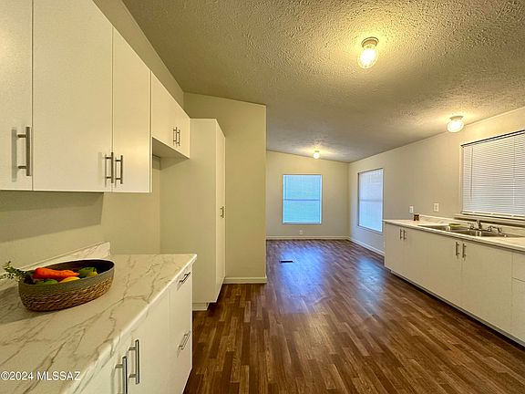 3rd image of 717 E Calle Bayona