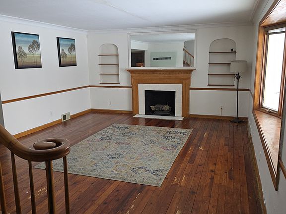 2nd image of 426 Colonial Dr