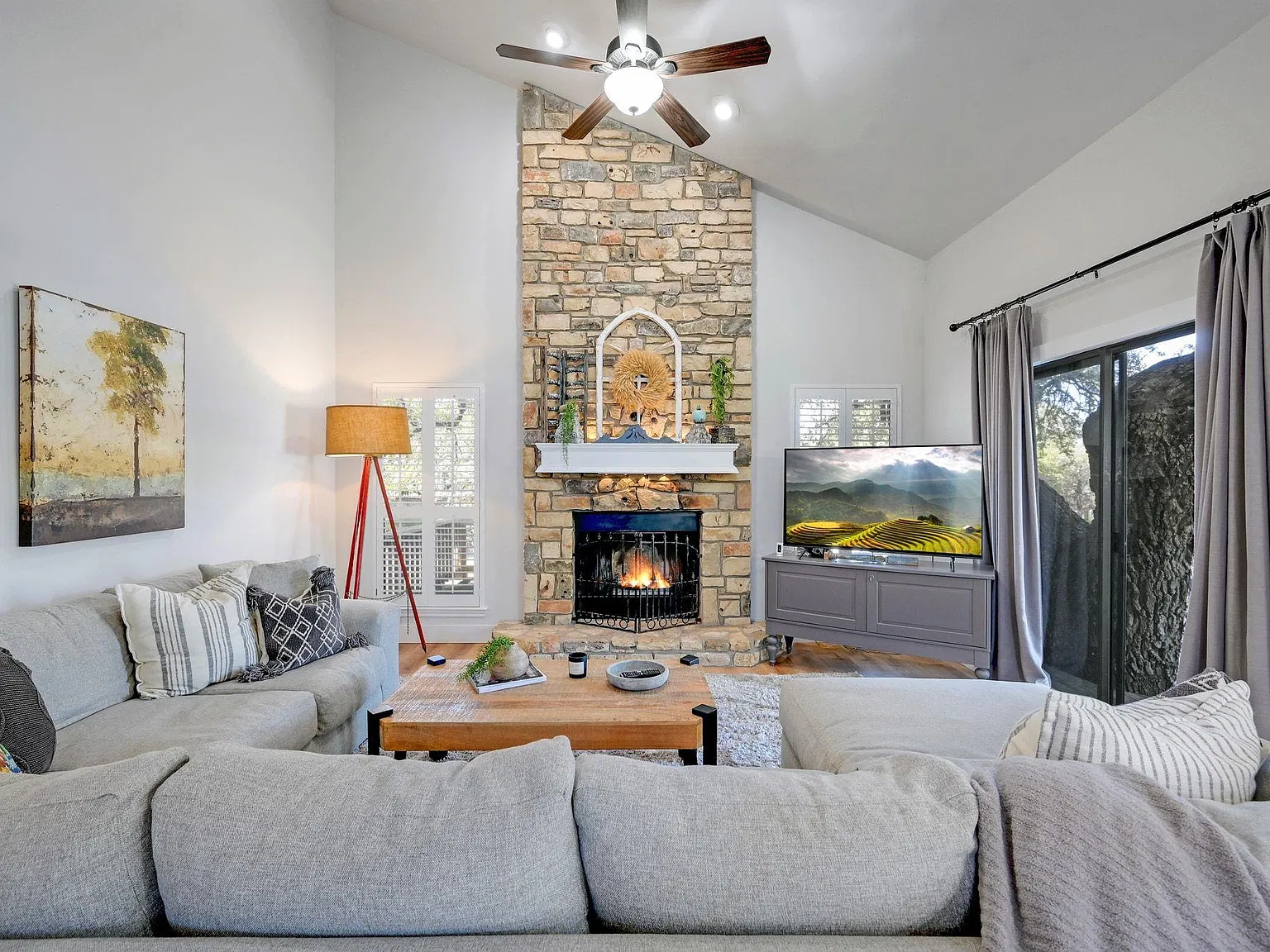 3 bed, 2.5 bath, 1706 sqft, $2,400 — Photo 3