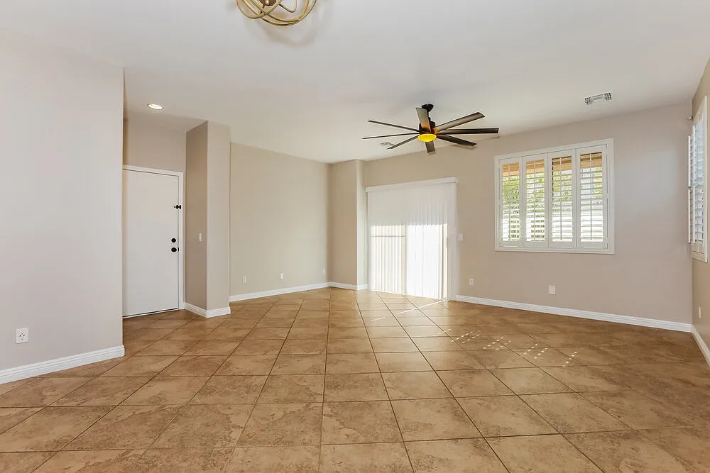 4 bed, 2.5 bath, 2217 sqft, $2,575 — Photo 4