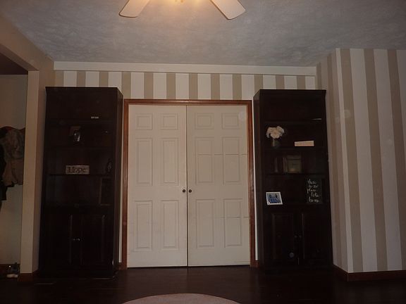 5th image of 221 E Clark St