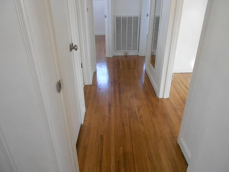 910 Mitchell Rd — Photo 13