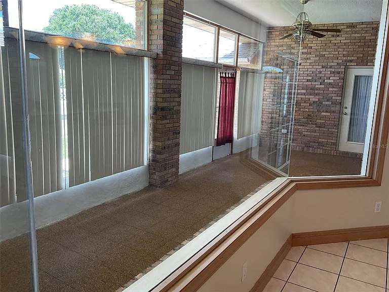 715 Fairlawn Dr — Photo 3