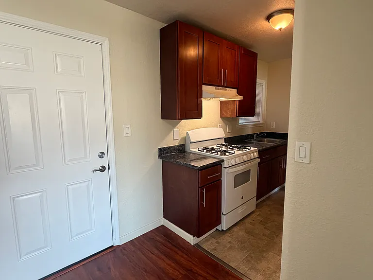 1810 E 25th St #206 — Photo 4