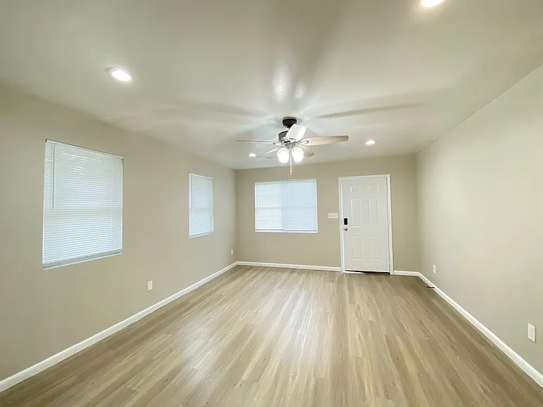 4415 W Charles Bussey Ave — Photo 2