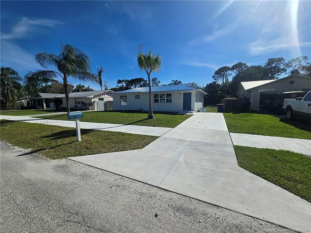 Building Photo - 5968 SE Avalon Dr