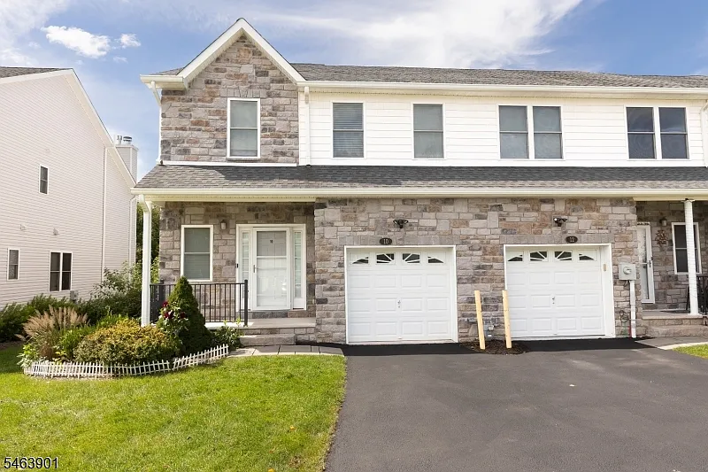 10 Decroce Ct