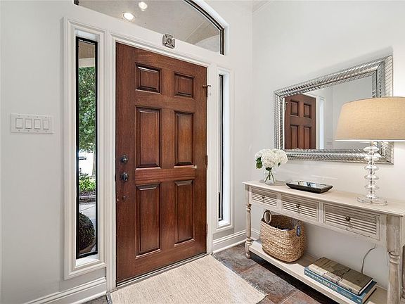 3rd image of 5339 McCulloch Cir