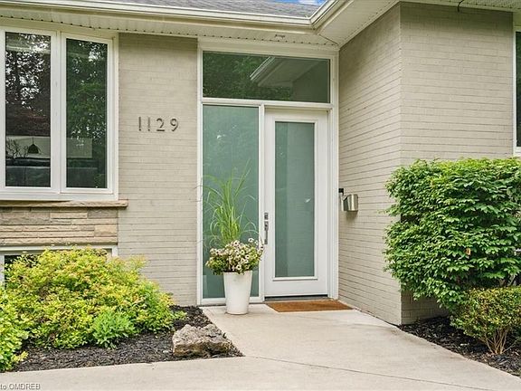 3rd image of 1129 Shaw St