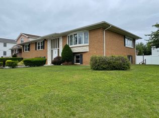 69 Hickory Ave, Staten Island, NY 10305