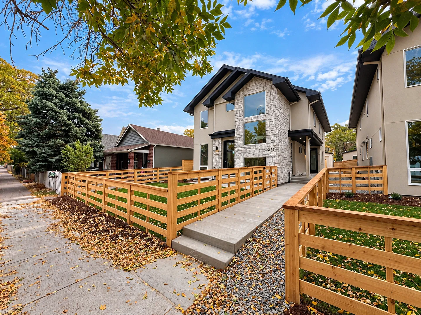 Mariposa St. Townhomes — Photo 2