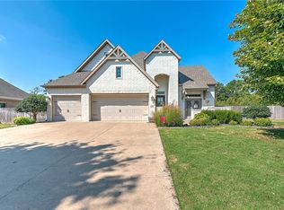 3165 N Night Heron Dr, Fayetteville, AR 72704