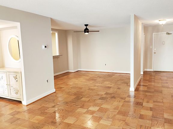 4th image of 1300 Army Navy Dr APT 815