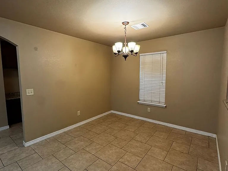4517 S Roberts St — Photo 5