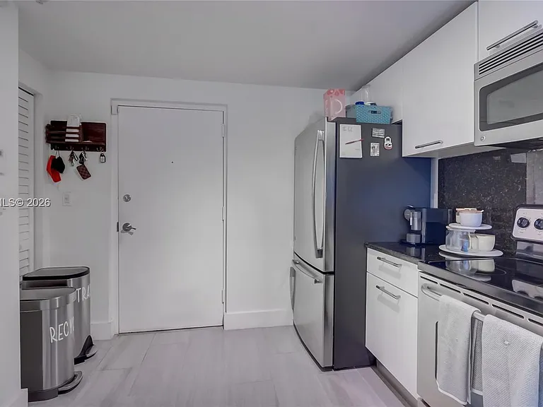 3339 Virginia St #323 — Photo 9