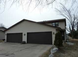 1207 W Ridgeview Dr, Appleton, WI 54914