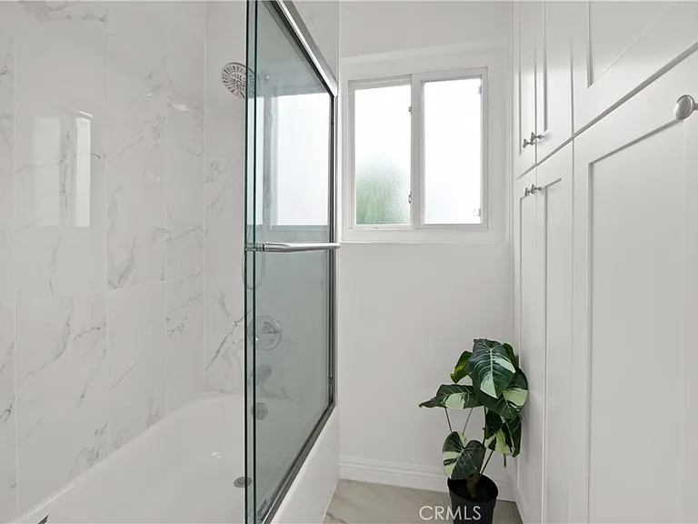 837 S Sierra Vista Ave #G — Photo 17