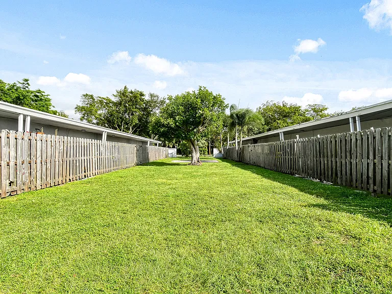 1600 Center St #B1 — Photo 10