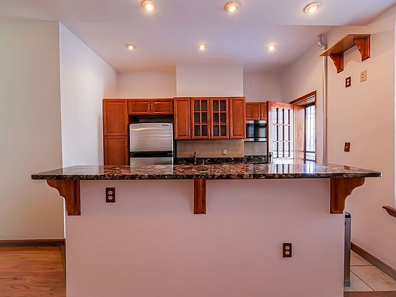 4th image of 331 Marion St #2