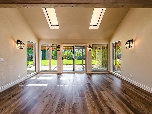 4th image of 10555 Keats Avenue