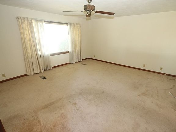 4th image of 915 W South 3rd St