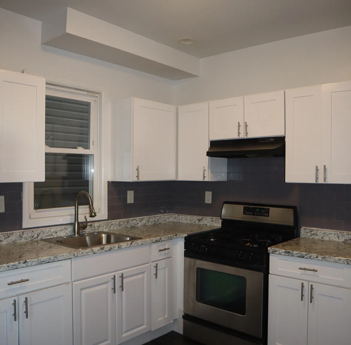3 bed, 1000 sqft, $2,195 — Photo 1