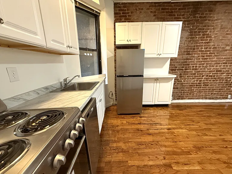 244 E 77th St #3 — Photo 4