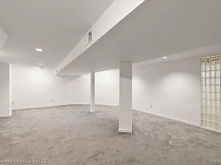 2635 Dorchester Rd — Photo 34