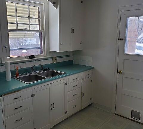2nd image of 1020 6th St W