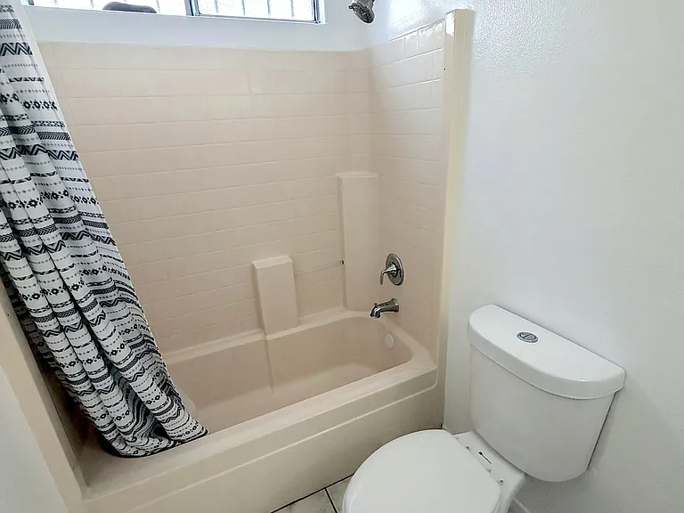 1503 W Adams Blvd — Photo 22