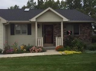 210 Plum Tree Ln, Mount Pleasant, MI 48858