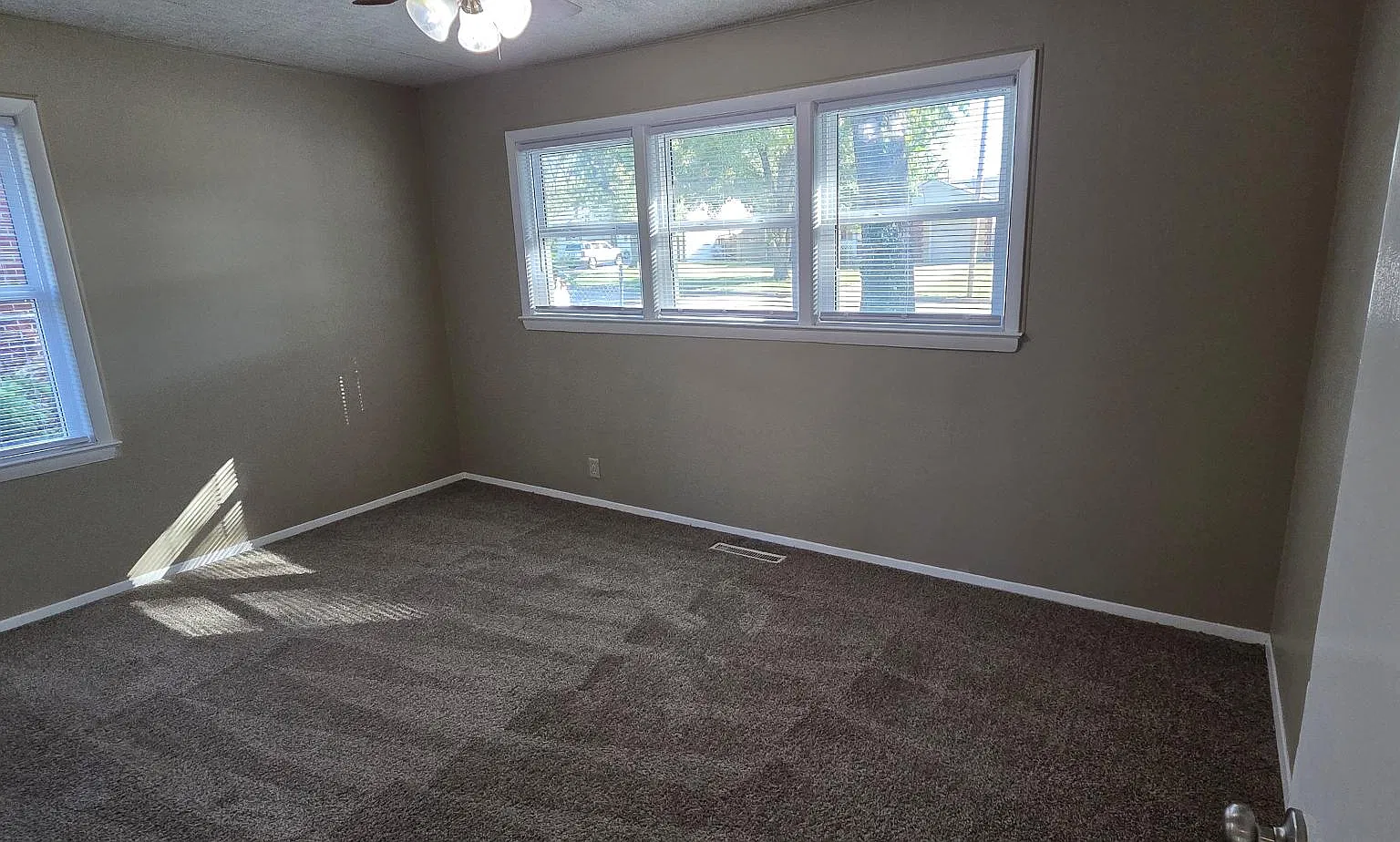 3 bed, 1018 sqft, $1,150 — Photo 4